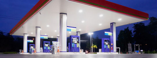 200x224__Tankstelle_shutterstock_679330033_c_Kwangmoozaa.png