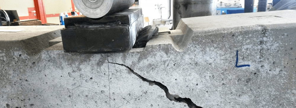 TÜV AUSTRIA performs fatigue testing of a monoblock concrete sleeper during certification (EN 13230).